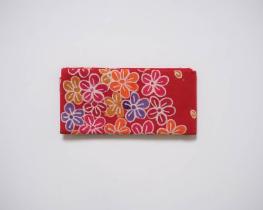 Endonezya motif de dahil olmak üzere çeşitli batik kumaşlarla çok zengindir. Endonezya 'daki her bölgenin karakteristik bir batik motifi vardır. Batik sanatsal değeri yüksek bir zanaat.. 