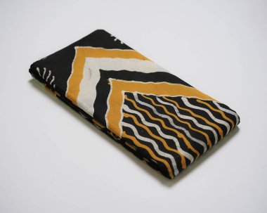 Endonezya motif de dahil olmak üzere çeşitli batik kumaşlarla çok zengindir. Endonezya 'daki her bölgenin karakteristik bir batik motifi vardır. Batik sanatsal değeri yüksek bir zanaat.. 