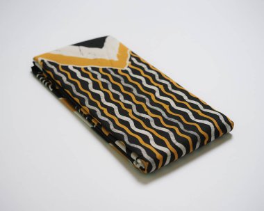 Endonezya motif de dahil olmak üzere çeşitli batik kumaşlarla çok zengindir. Endonezya 'daki her bölgenin karakteristik bir batik motifi vardır. Batik sanatsal değeri yüksek bir zanaat.. 