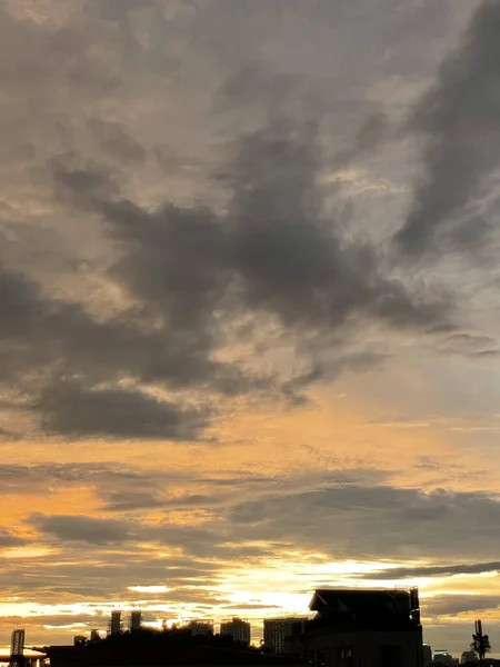 Cielo Crepuscular Muy Hermoso Una Mezcla Colores Naranja Azul Hermosa — Foto de Stock