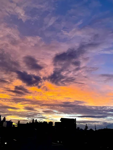 Céu Crepúsculo Muito Bonito Uma Mistura Cores Laranja Azul Bela — Fotografia de Stock