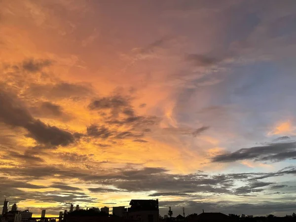 Céu Crepúsculo Muito Bonito Uma Mistura Cores Laranja Azul Bela — Fotografia de Stock