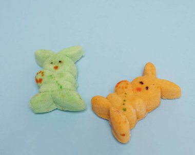 Sevimli tavşan doldurulmuş çörek, kendine özgü bir tadı var. Bu ekmeğin çekici rengi çok iştah açıcıdır. Endonezya atıştırmalıkları çocuklar arasında çok popülerdir. Bu pasta şirin bir tavşana benziyor..