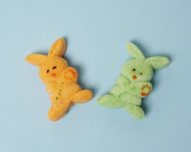 Sevimli tavşan doldurulmuş çörek, kendine özgü bir tadı var. Bu ekmeğin çekici rengi çok iştah açıcıdır. Endonezya atıştırmalıkları çocuklar arasında çok popülerdir. Bu pasta şirin bir tavşana benziyor..