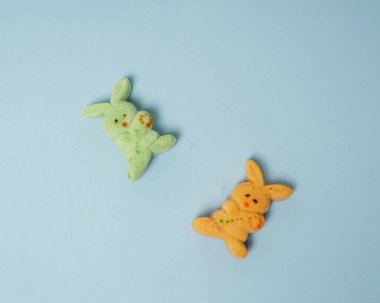 Sevimli tavşan doldurulmuş çörek, kendine özgü bir tadı var. Bu ekmeğin çekici rengi çok iştah açıcıdır. Endonezya atıştırmalıkları çocuklar arasında çok popülerdir. Bu pasta şirin bir tavşana benziyor..