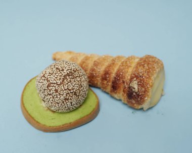 Tasarım şablonu için çeşitli renkli geleneksel pazar atıştırmalıkları ve çeşitli aromalar. Çoğu insanın sevdiği tipik Endonezya atıştırmalıkları. Genelde bir misafir geldiğinde servis edilir..