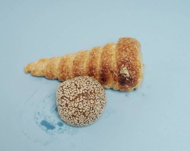 Tasarım şablonu için çeşitli renkli geleneksel pazar atıştırmalıkları ve çeşitli aromalar. Çoğu insanın sevdiği tipik Endonezya atıştırmalıkları. Genelde bir misafir geldiğinde servis edilir..