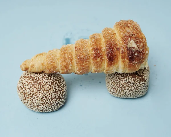 Tasarım şablonu için çeşitli renkli geleneksel pazar atıştırmalıkları ve çeşitli aromalar. Çoğu insanın sevdiği tipik Endonezya atıştırmalıkları. Genelde bir misafir geldiğinde servis edilir..