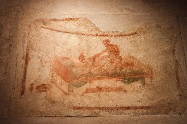 Pompeii 'nin Casa delle Lupanare' sinin duvarlarında seksi sahneler olan bir fresk. İtalya.