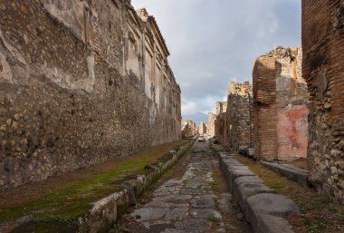 Pompeii antik şehrinin resimli kalıntıları.