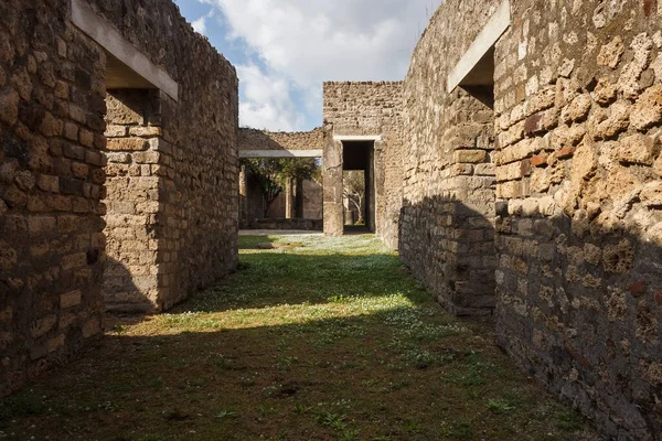 Pompeii antik şehrinin resimli kalıntıları.