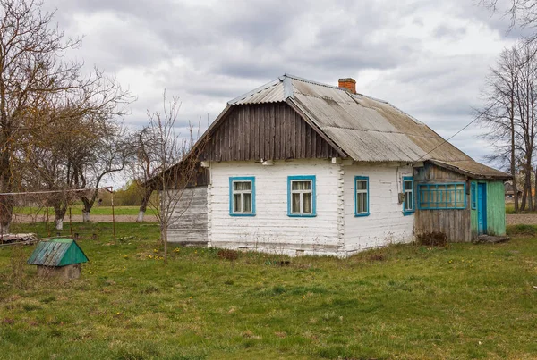 Old Rural Wooden House Rural Spring Landscape Ukraine — Stock Photo, Image