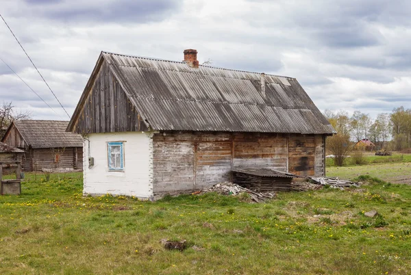 Starý Venkovský Dřevěný Dům Venkovská Jarní Krajina Ukrajina — Stock fotografie