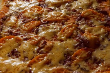 Ev yapımı pizza. Parça. Seçici odak (DOF)