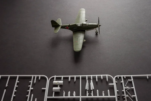 Modelo Escala Uma Aeronave Caça Com Detalhes Ferramentas Kit Montagem — Fotografia de Stock