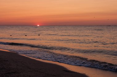 Denizin üzerinde gün doğumu. Karadeniz