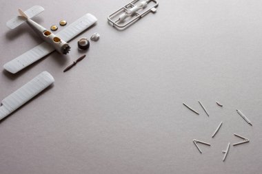 Uçak uçağının modelini detaylarıyla ölçeklendir. Plastik montaj kiti. Üst Manzara. Boşluğu kopyala