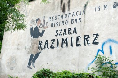 Krakow, Polonya - 18 Temmuz 2016: Yazılı beyaz duvar ve yakındaki bir restoran için reklam niteliğinde bir resim.