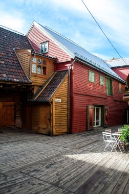 Bergen, Norveç - 21 Mayıs 2016: Bergen 'in merkezindeki eski ahşap evler UNESCO' nun Dünya Mirası Bölgesi