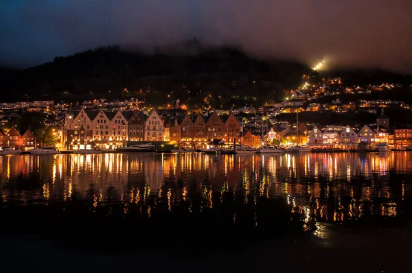 Bergen Norvegia Maggio 2016 Veduta Serale Case Legno Illuminate Nel — Foto Stock