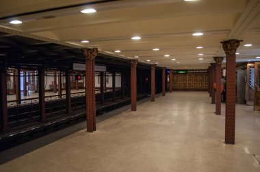 Budapeşte, Macaristan - 09 Ekim 2012: Budapeşte 'nin en eski metrosunun güzel istasyonu