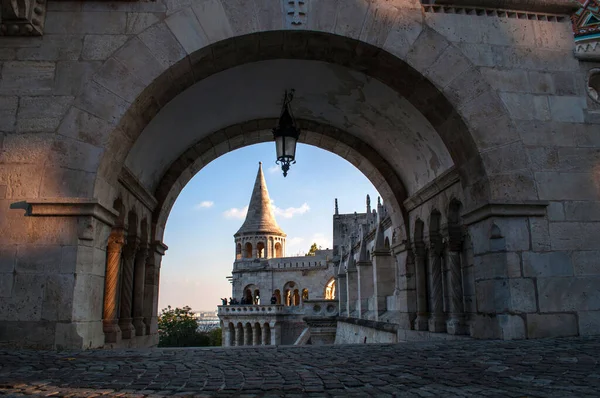 Belo Edifício Histórico Bastião Dos Pescadores Budapeste Com Torres Pontiagudas — Fotografia de Stock