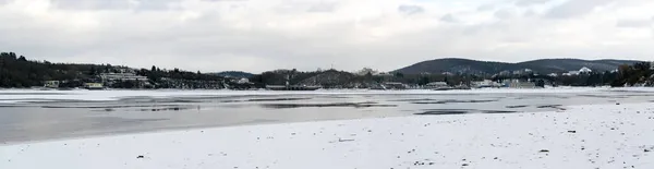 Barragem Congelada Com Praias Cobertas Neve Construção Barragens Fundo Brno — Fotografia de Stock