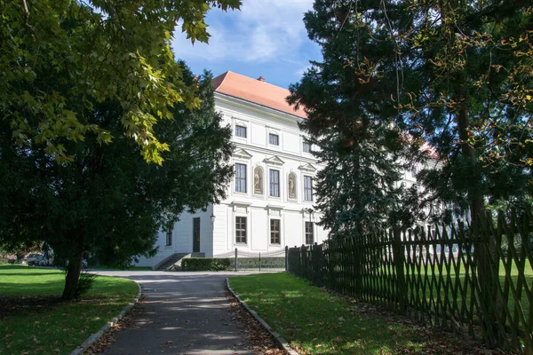 Barokní Zámek Idlochovice Století Zámecký Park Velká Bílá Historická Budova — Stock fotografie