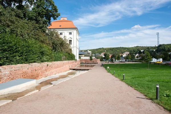 Barokk Kastély Idlochovice Századból Várpark Nagy Fehér Történelmi Épület Kék — Stock Fotó