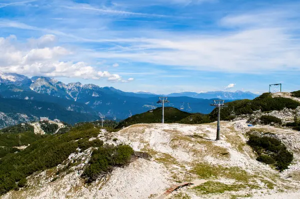 ヴォーゲルの丘の近くにスロベニアのジュリアンアルプスのロッキー山脈の峰 ボヒンジ湖の夏の山と風景 — ストック写真