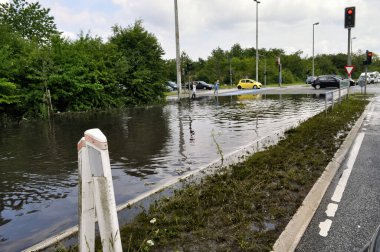 Danimarka 'nın Kopenhag şehrinde yol ve cadde sular altında kaldı. Trafik sorunları..
