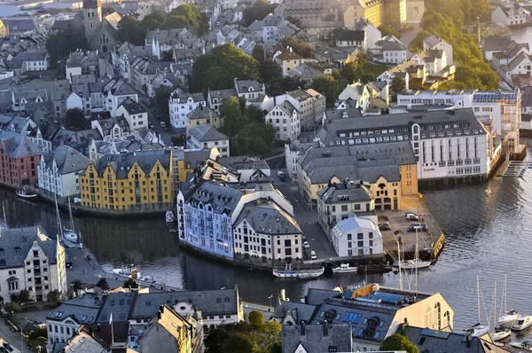 Vista Tramonto Serale Degli Edifici Della Città Alesund Norvegia Nel — Foto Stock