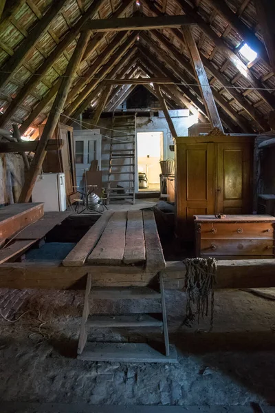 Old Dilapidated Barn Wood Brick Village — Stock Photo, Image