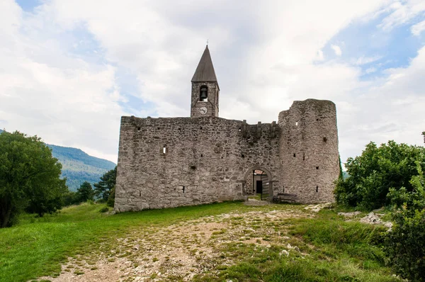 Igreja Pedra Velha Santíssima Trindade Com Uma Torre Edifício Histórico — Fotografia de Stock