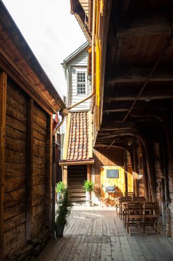 Bergen, Norveç - 21 Mayıs 2016: Bergen 'in merkezindeki eski ahşap evler UNESCO' nun Dünya Mirası Bölgesi