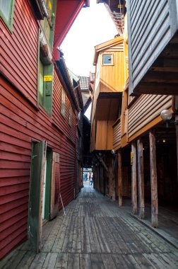Bergen, Norveç - 21 Mayıs 2016: Bergen 'in merkezindeki eski ahşap evler UNESCO' nun Dünya Mirası Bölgesi