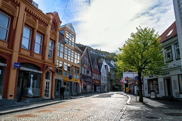 Bergen Norvegia Maggio 2016 Ciottoli Con Vecchie Case Legno Nella — Foto Stock