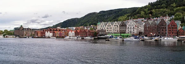 Bergen Norvegia Maggio 2016 Lungomare Fiordo Con Vecchie Case Legno — Foto Stock