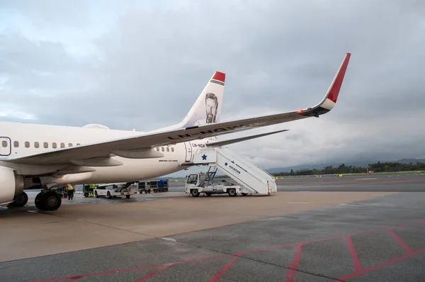Bergen Norway Травня 2016 Білий Літак Norwegian Airlines Червоним Крилом — стокове фото