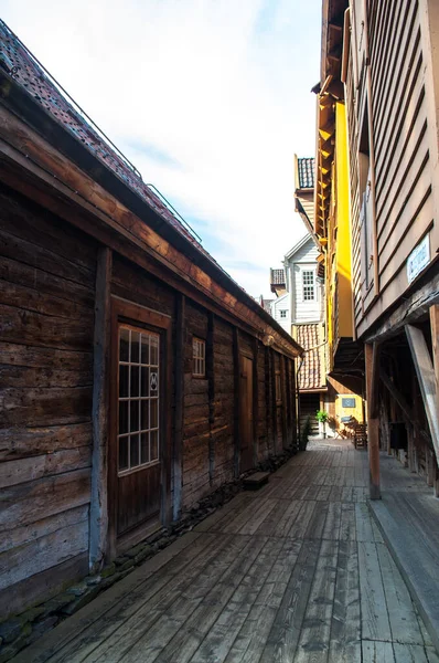 挪威卑尔根 2016年5月21日 卑尔根市中心的旧木制房屋是联合国教科文组织的世界遗产 — 图库照片