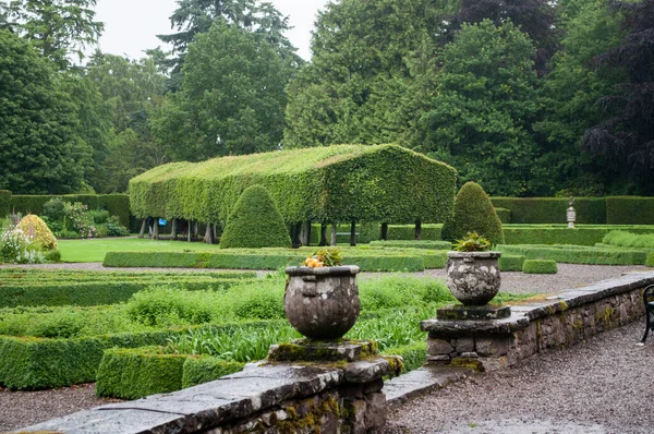 Skoçya Daki Glamis Kalesi Nde Çok Güzel Bakılmış Bir Bahçe — Stok fotoğraf