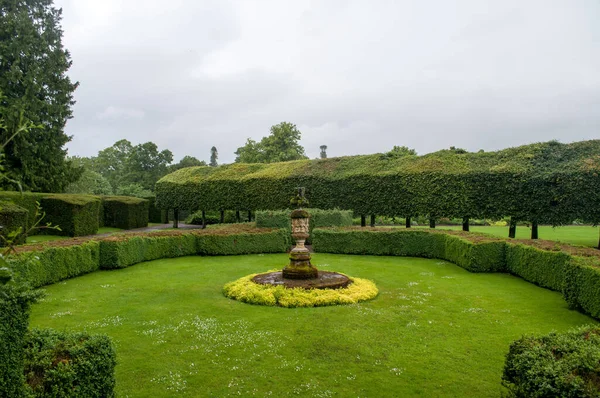 Beautifully Maintained Garden Glamis Castle — стоковое фото