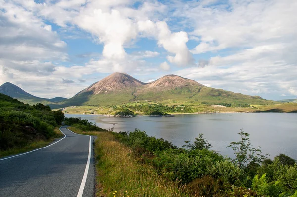 Straßen Und Hügel Hintergrund Auf Der Schottischen Insel Isle Skye — Stockfoto