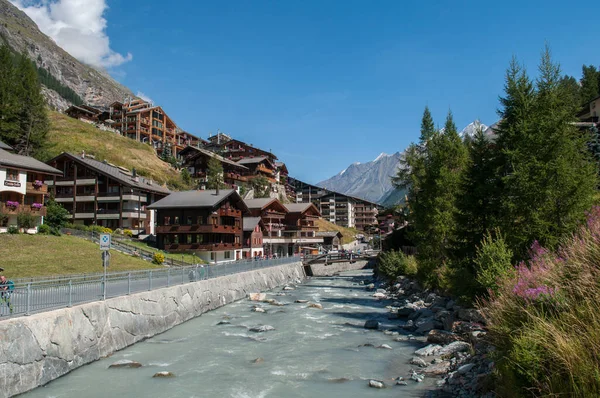 Zermatt Village Switzerland Classic Wooden Houses Hill Swiss Alps River — Φωτογραφία Αρχείου