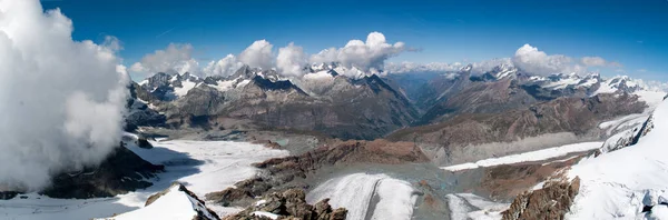 Large White Cloud Sweeps Matterhorn High Snow Capped Mountains Zermatt — стоковое фото