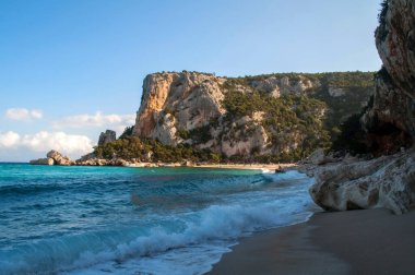 Sardunya adasının batı kıyısında küçük bir sahil olan Cala Luna (İtalya))