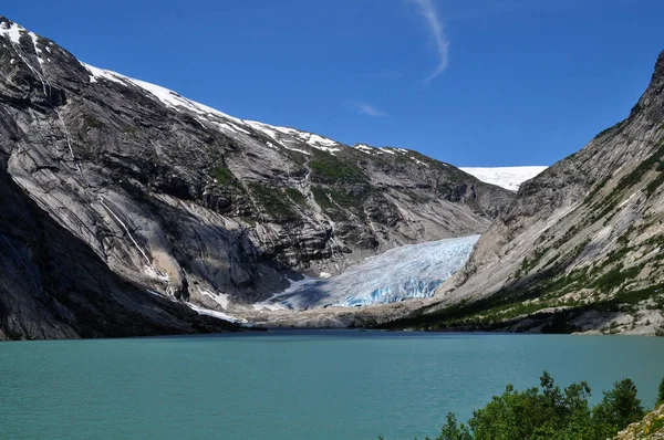 Enorme Glaciar Jostedalsbreen Medio Las Montañas Rocosas Sobre Lago Noruega — Foto de Stock