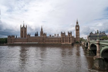 The British Parliament, and the Big Bens clock at the Thames River in Westminster