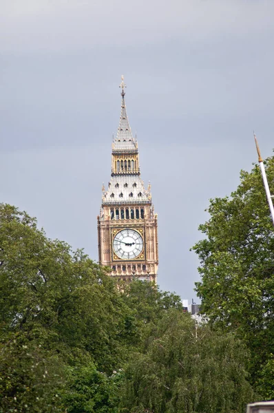 London Clock Tower Famous Big Ben Bell Can Seen Trees — Stock Photo, Image