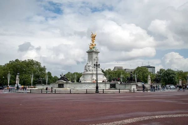London United Kingdom July 2012 Monument Golden Statue Front Buckingham — Stock Photo, Image